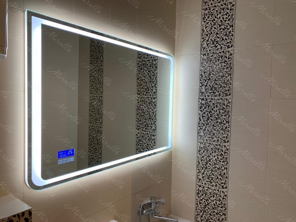 Зеркало Fusion с электронными часами с сенсорным управлением в частной квартире (ЖК Ярославский)