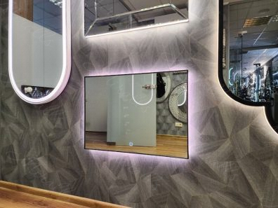 Прямоугольное зеркало с подсветкой в раме Brams Extra