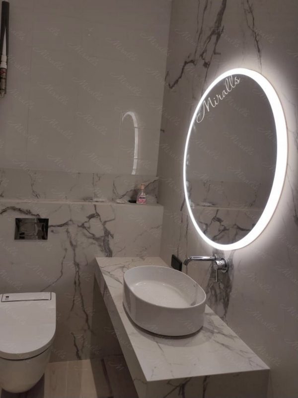 зеркало с подсветкой Disk в ванной комнате