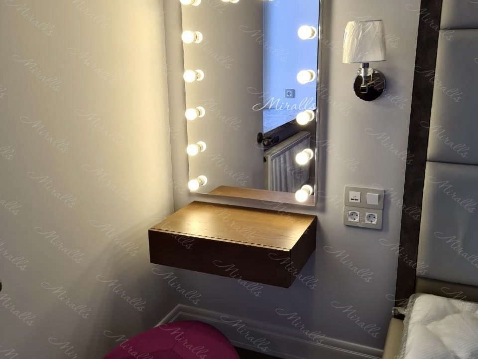 гримерное зеркало Hollywood в спальне