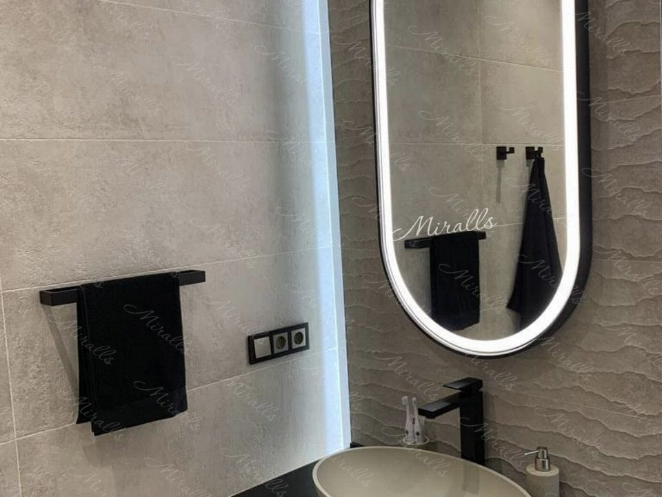 Капсульное зеркало Barbara Plus с фронтальной подсветкой в ванне