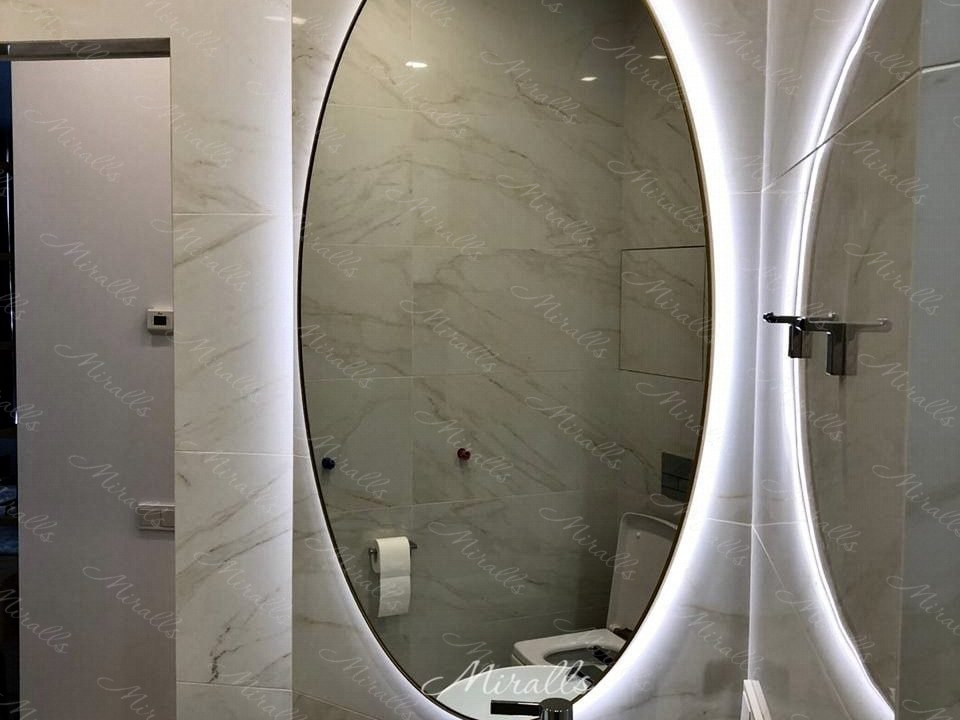 овальное зеркало Silvia Extra в ванне