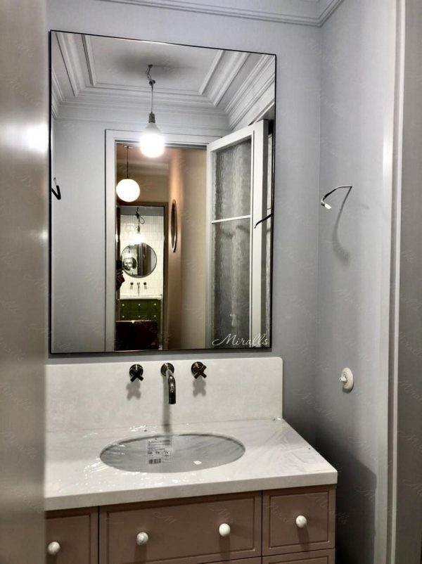 прямоугольное зеркало Brams без подсветки в ванне