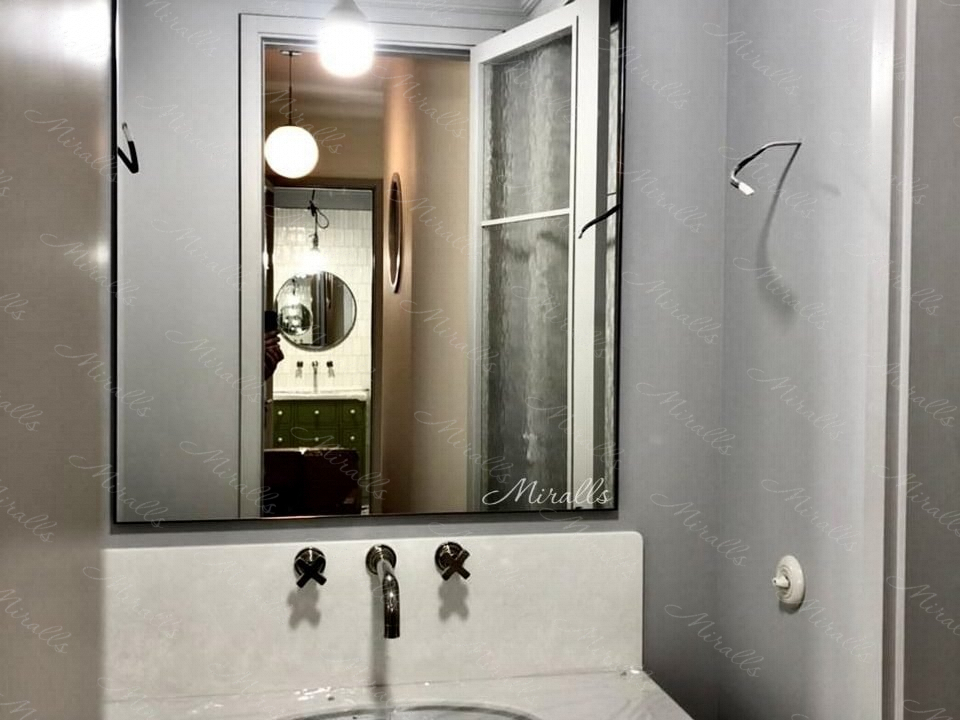 прямоугольное зеркало Brams без подсветки в ванне