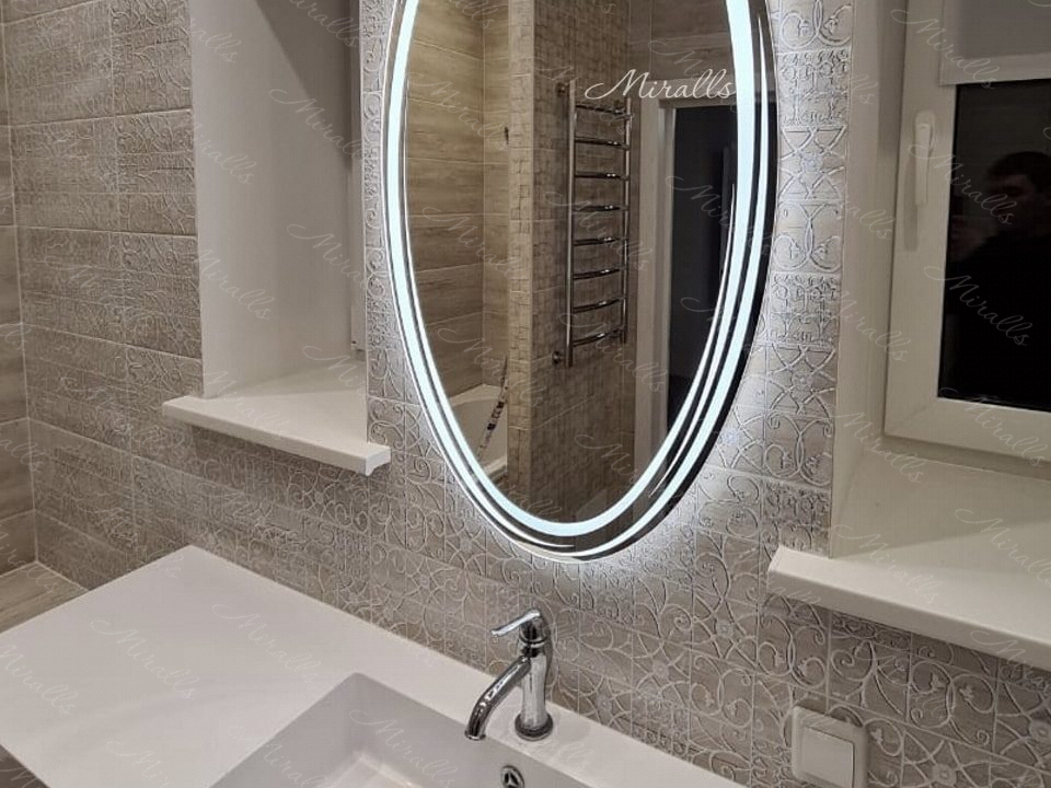 зеркало с художественной подсветкой в ванной Sofia