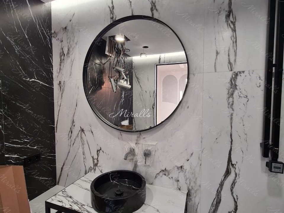 зеркало в раме Oasis в ванне