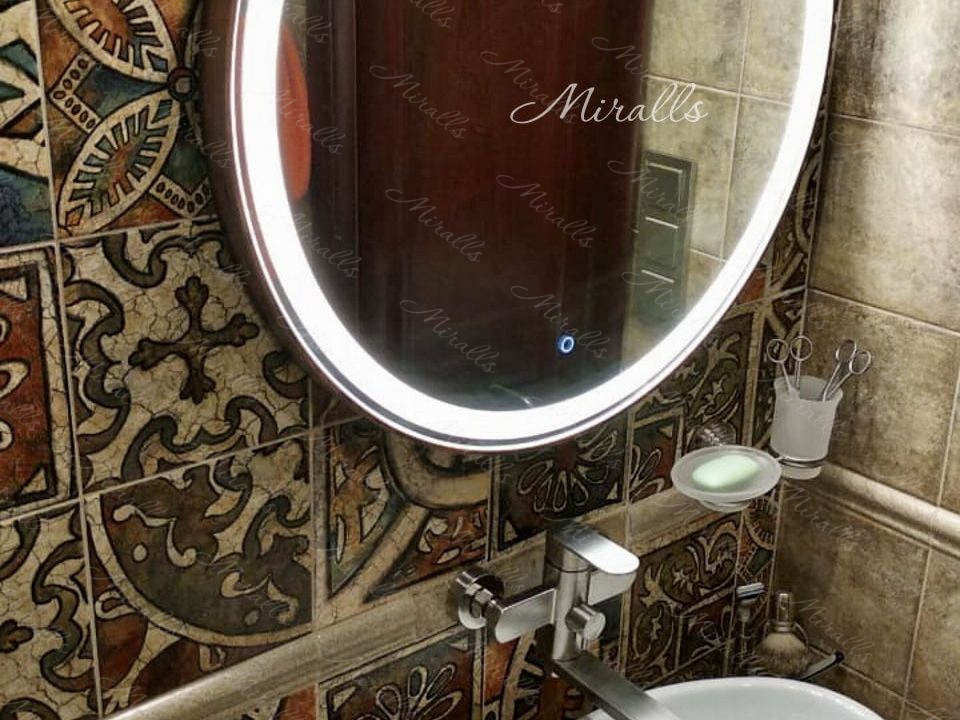 Зеркало круглой формы Medea Plus в ванне