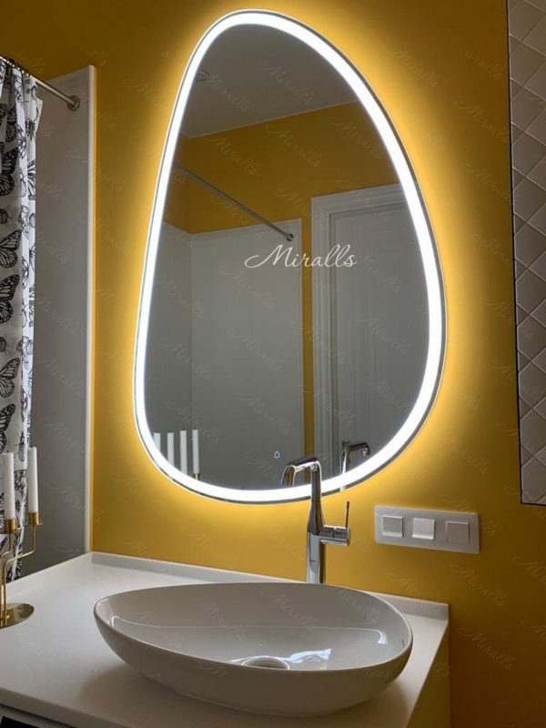 Зеркало с интерьерной и фронтальной подсветкой Pandora Plus в ванне