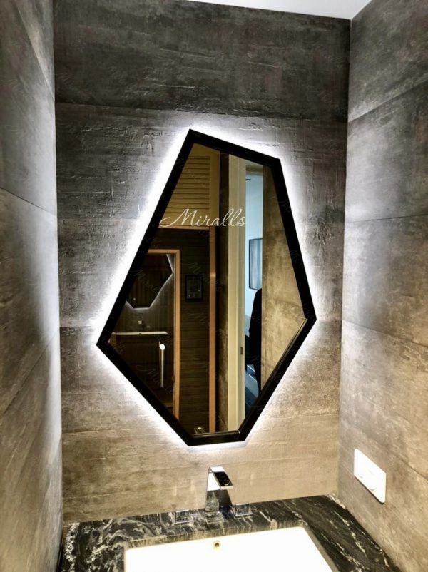 Дизайнерское зеркало в ванной Proud Extra