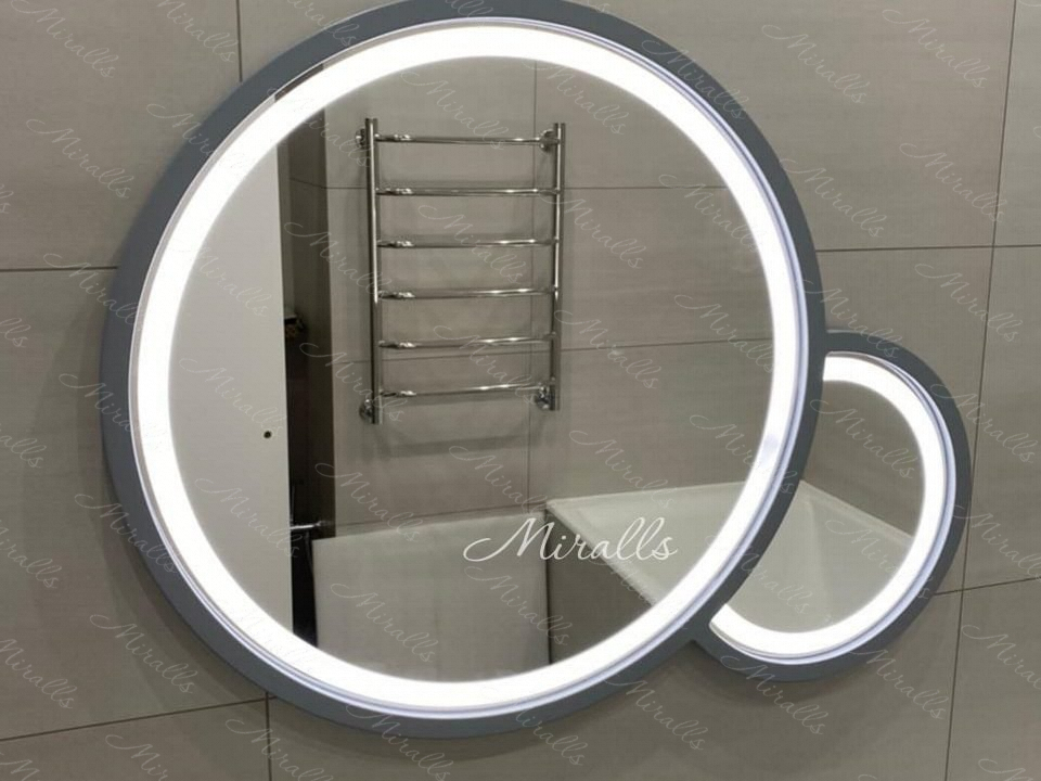 Необычное зеркало Solaris Plus в ванне