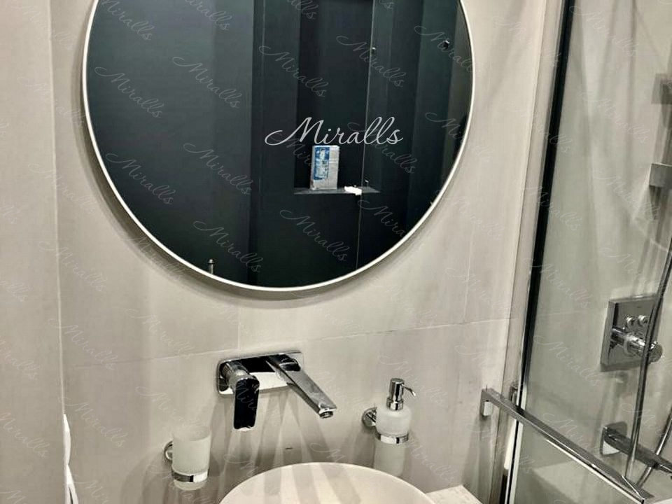 Зеркало Medea без подсветки в ванной комнате