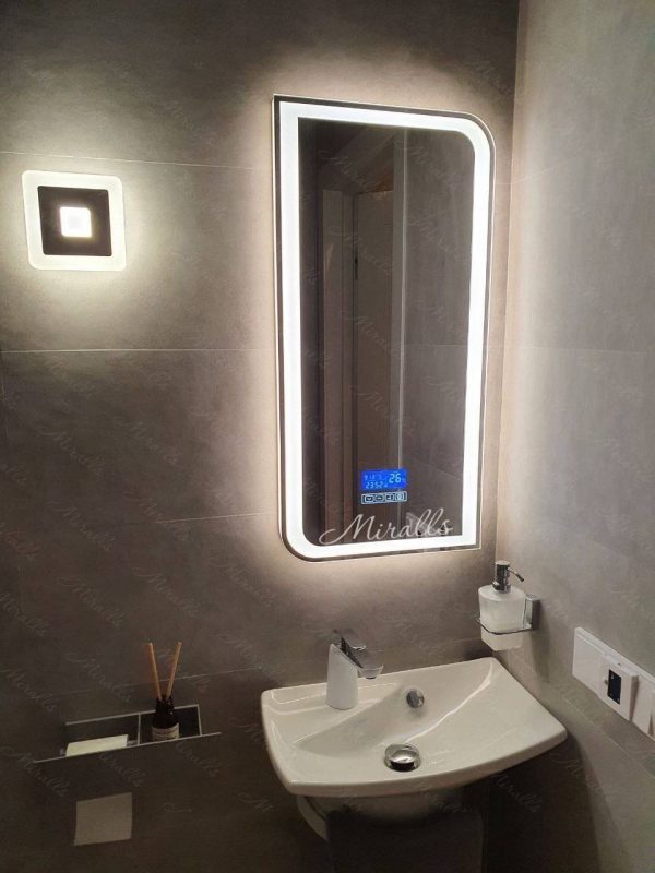 Зеркало в ванной с подсветкой Fusion