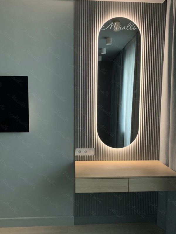 Зеркало с интерьерной подсветкой Serena в комнате