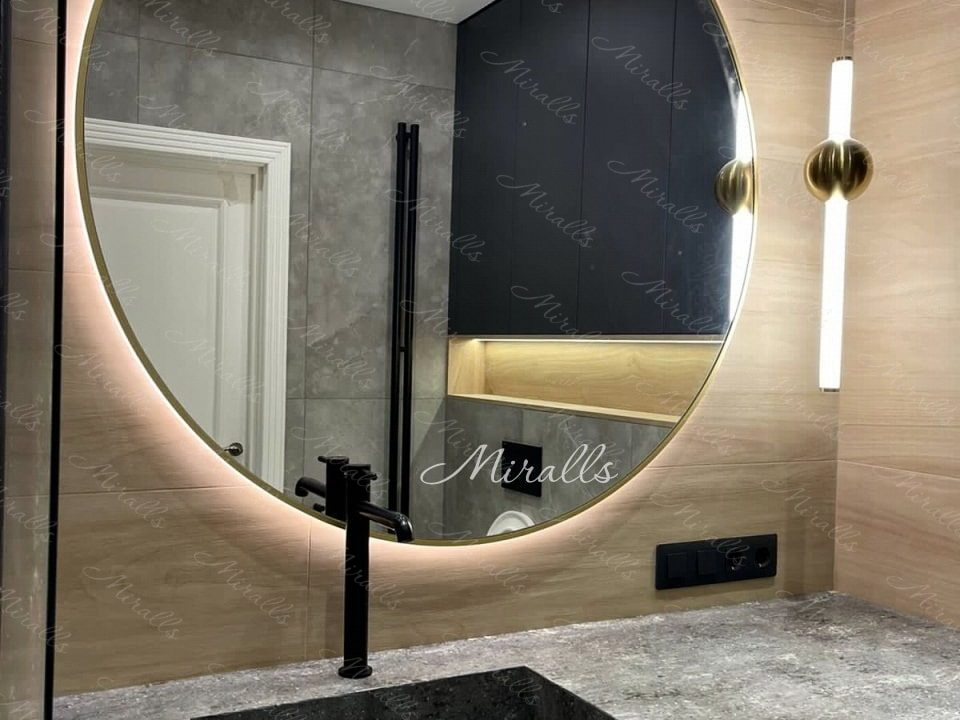 Зеркало Medea Extra в ванной комнате