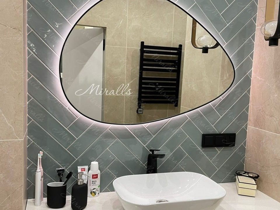 Зеркало Mystic Extra в ванной комнате