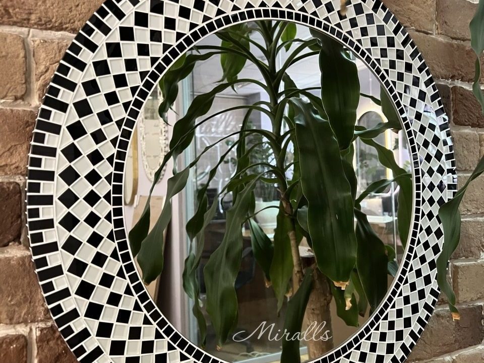 Эксклюзивное зеркало Gaudi в нашем шоуруме
