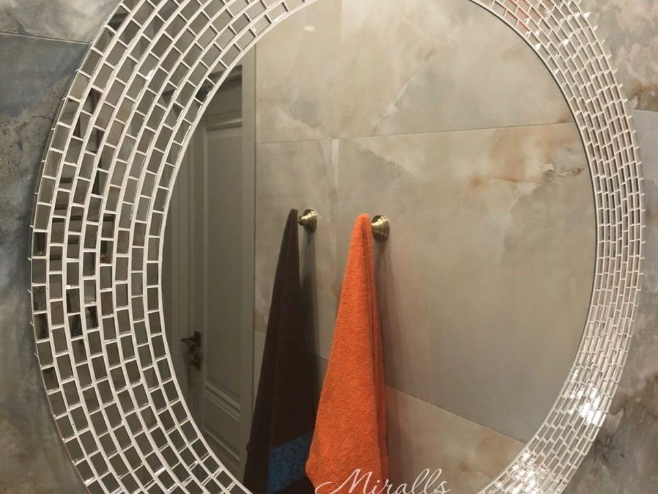Эксклюзивное зеркало Josefina в ванной комнате