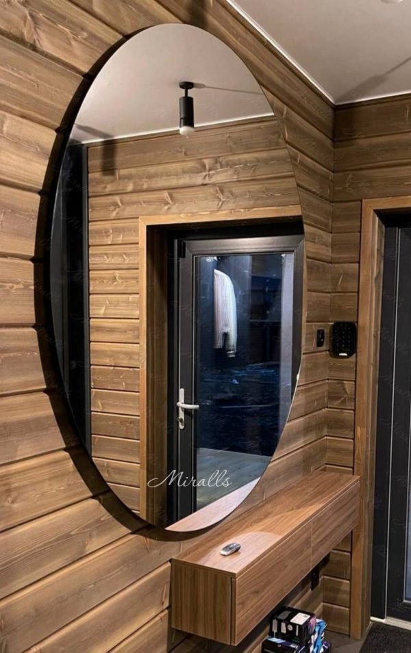 Эксклюзивное зеркало Portal в прихожей частного дома