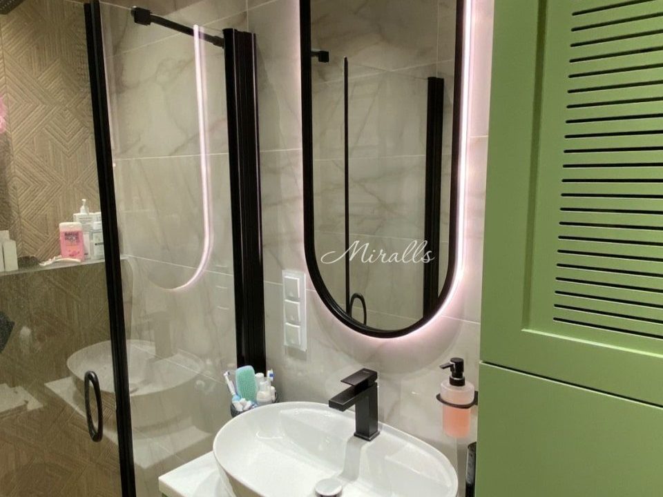 Зеркало Alba в ванной частной квартиры