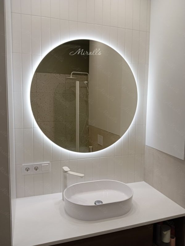 Зеркало Eclipse в ванной комнате