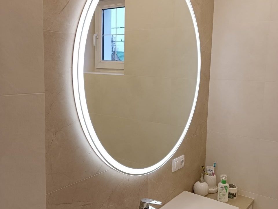 Зеркало Ring в ванной комнате
