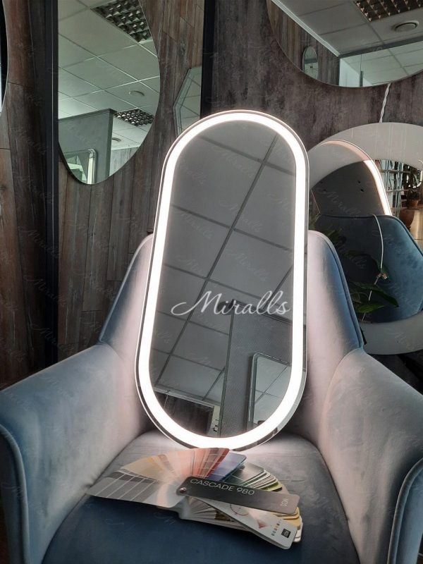 Капсульное зеркало с подсветкой Aura