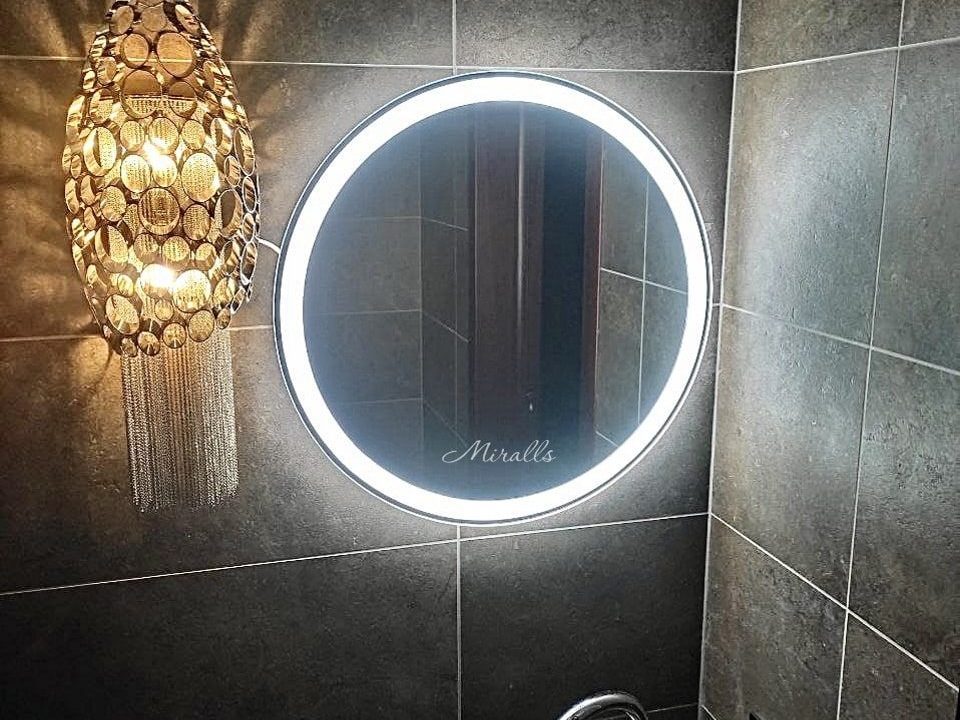 Круглое зеркало Ring в ванной