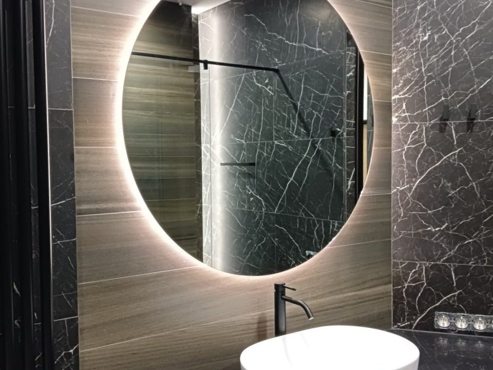 Зеркало Eclipse в ванной комнате
