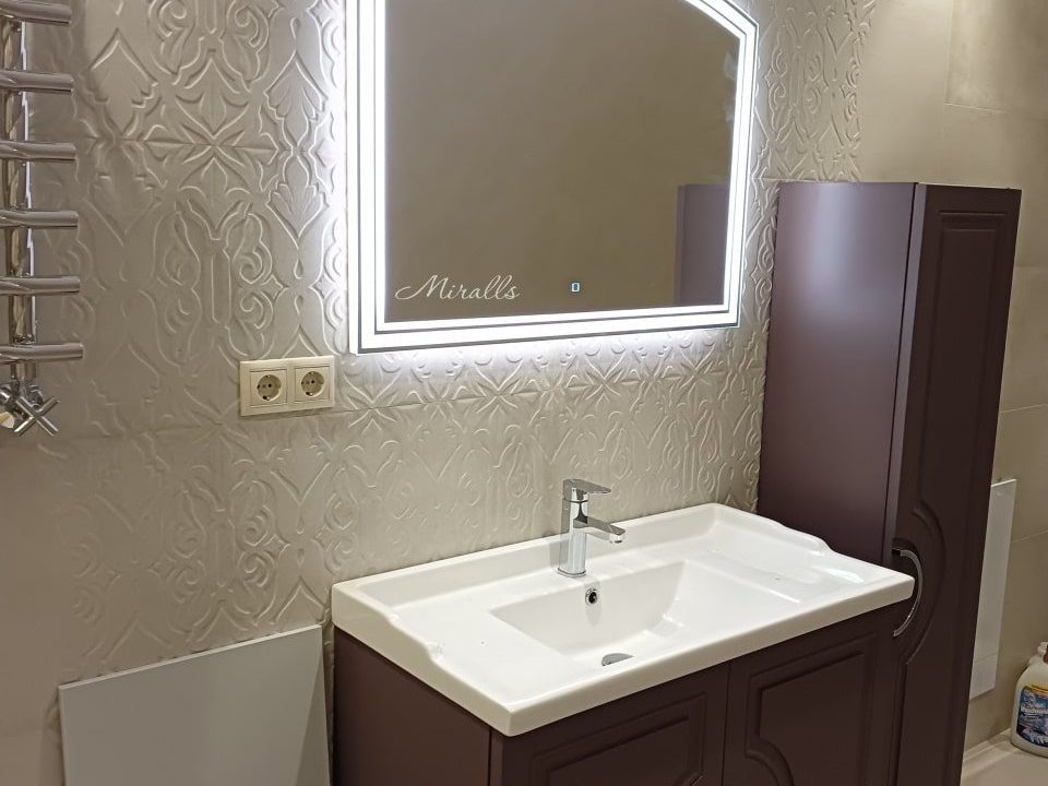 Зеркало Opus в ванной комнате