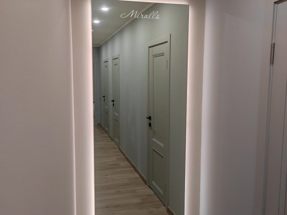 Зеркало Basic XL в коридоре