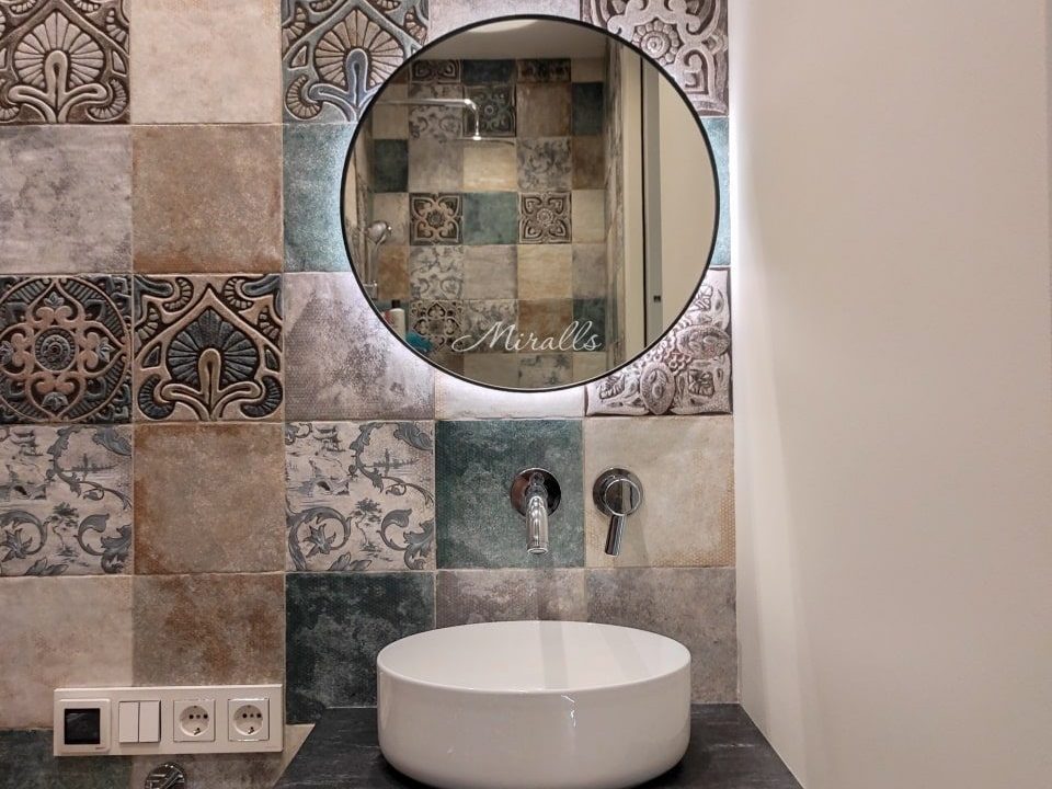 Зеркало Medea Extra в ванной