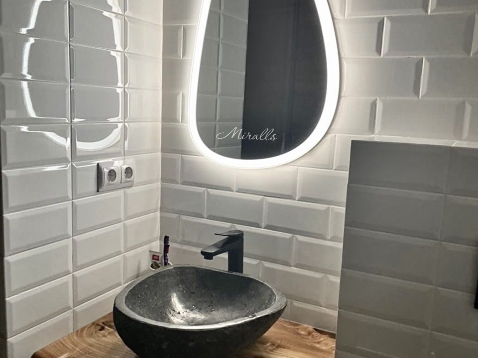 Зеркало Pandora Plus в ванной комнате