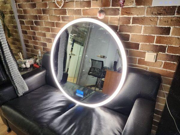 Зеркало с часами и подсветкой Disk