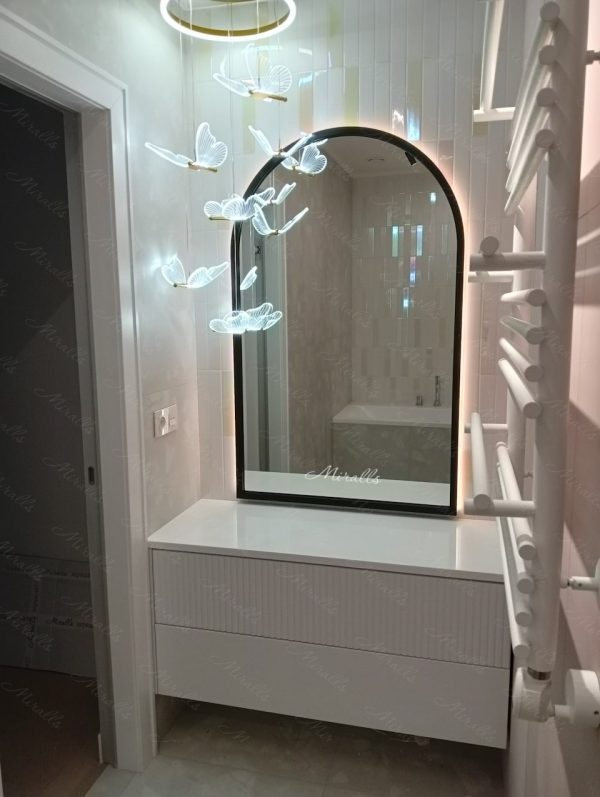 Арочное зеркало Dorian Extra в ванной