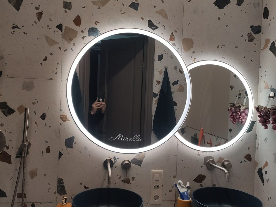 Двойное зеркало с подсветкой Satellite Plus