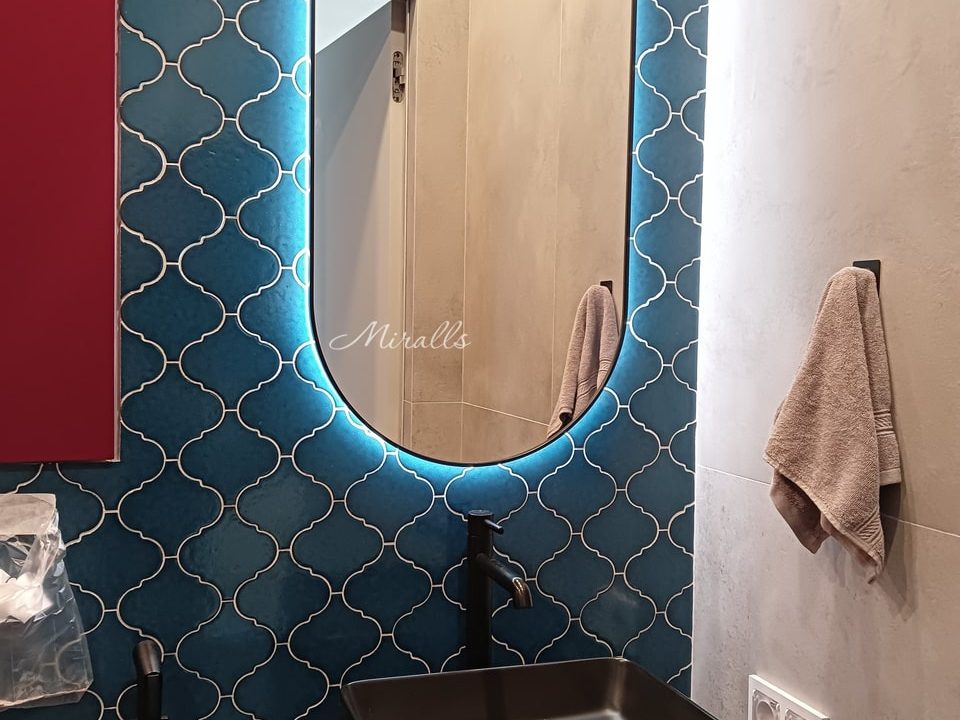 Капсульное зеркало Ameli Extra в ванной