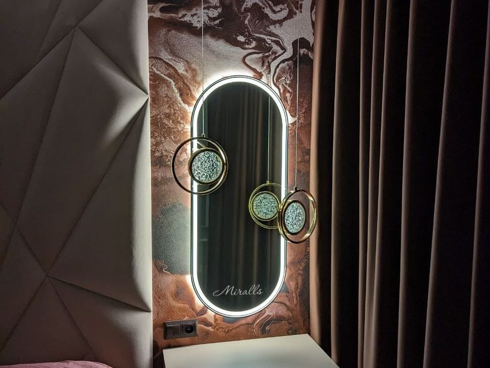 Капсульное зеркало Ameli Plus в спальне