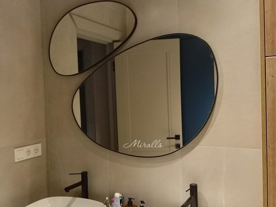 Композиция из фигурных зеркал без подсветки на основе модели Mystic