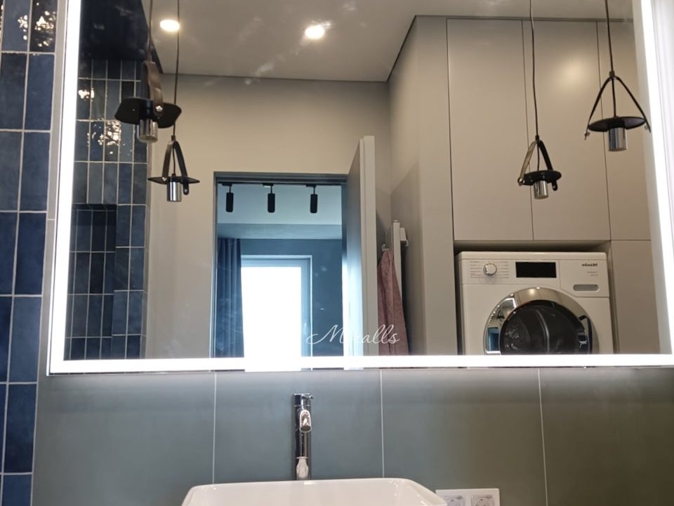Прямоугольное зеркало Murano в ванной комнате