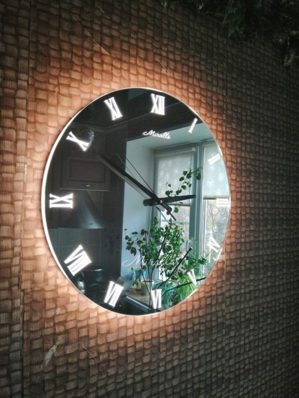Зеркальные часы Tempo