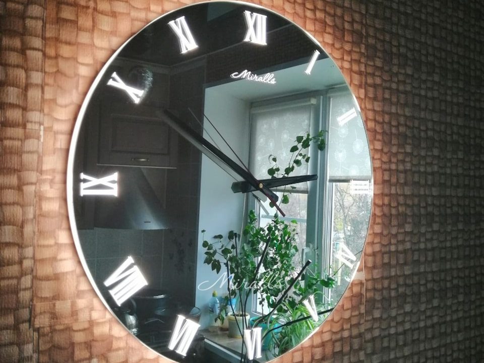 Зеркальные часы Tempo