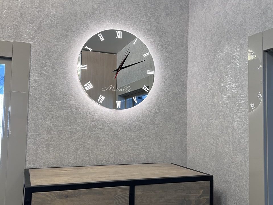 Зеркальные часы с подсветкой Tempo