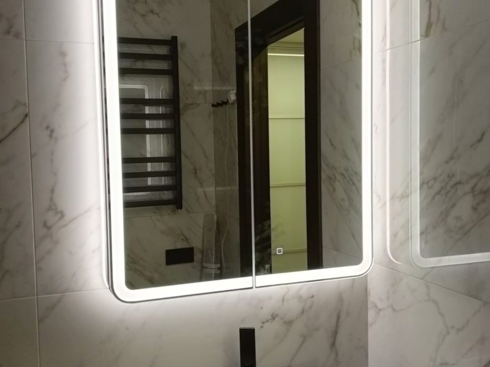 Зеркальный шкаф с скругленными углами Alicante Plus