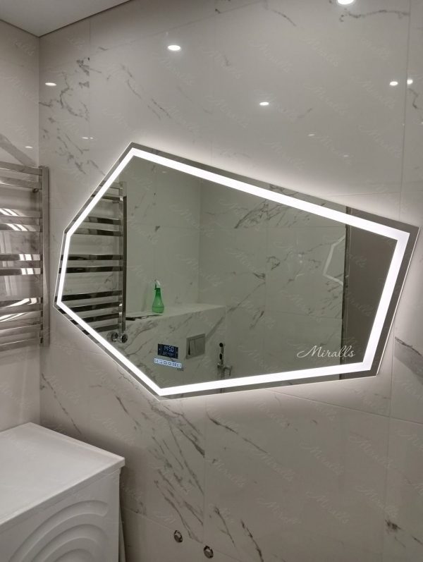 Зеркало Iceberg Plus с аудиосистемой в ванной комнате