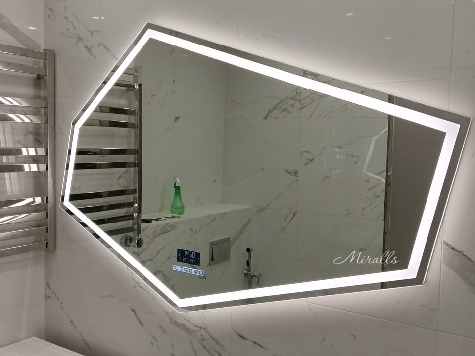 Зеркало Iceberg Plus с аудиосистемой в ванной комнате