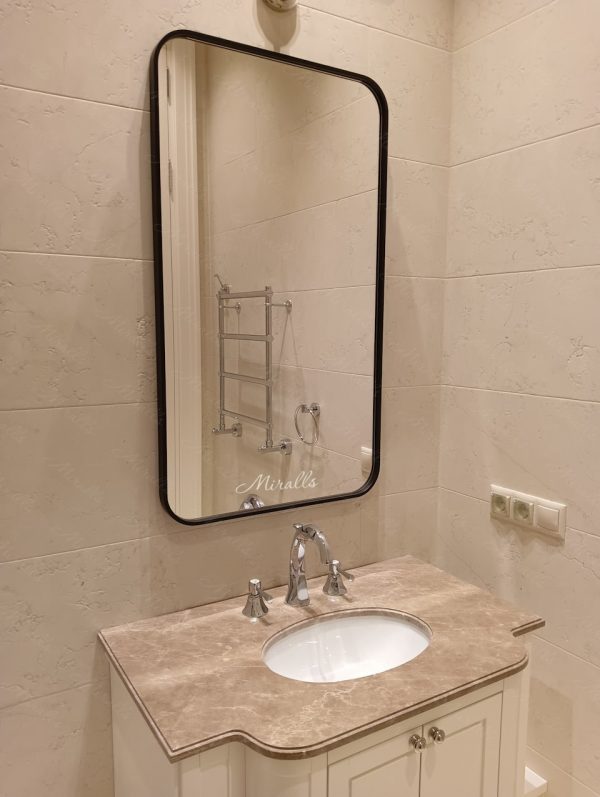 Зеркало без подсветки Amadeus в ванной комнате