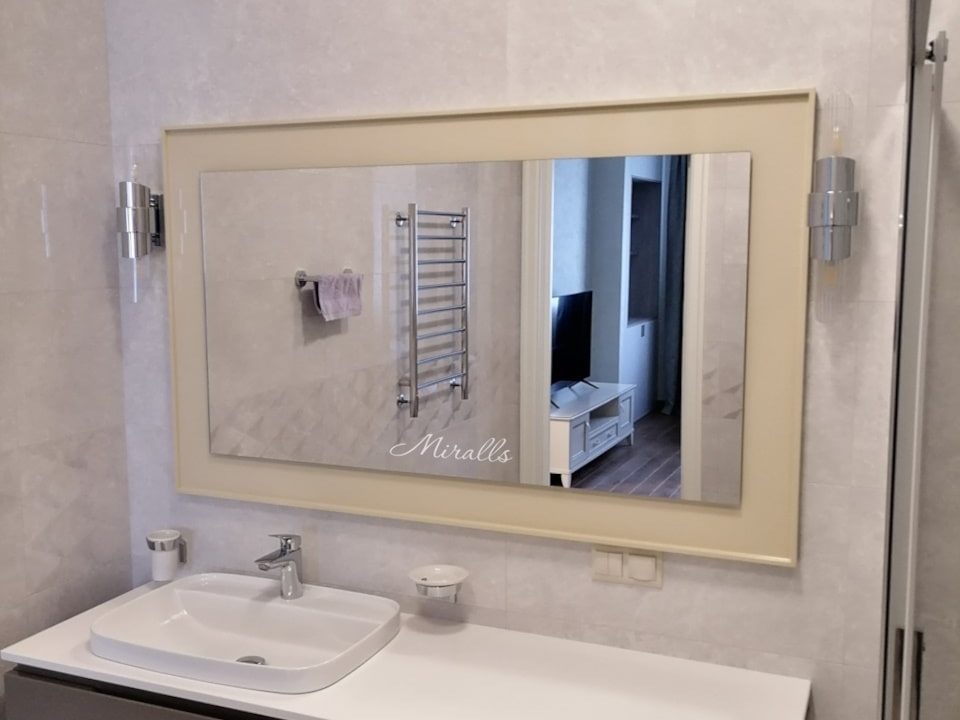 Зеркало без подсветки Kentavr в ванной комнате