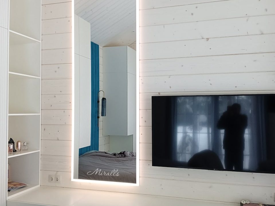 Зеркало с подсветкой Murano в частном доме