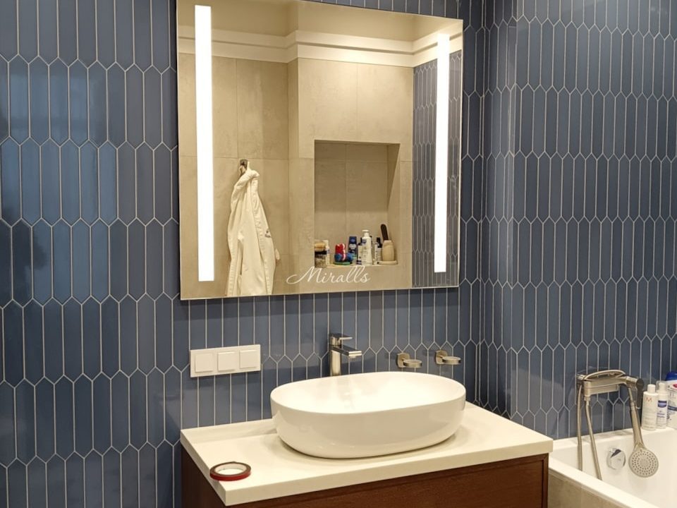 Зеркало с подсветкой Nevada в ванной комнате