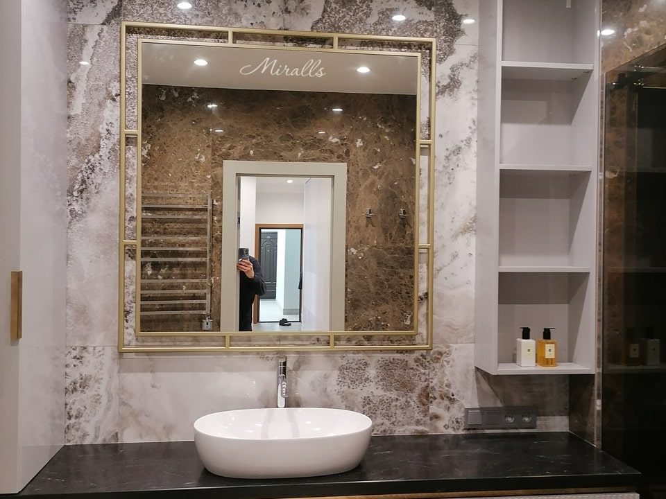 эксклюзивное зеркало Reflection в ванной комнате